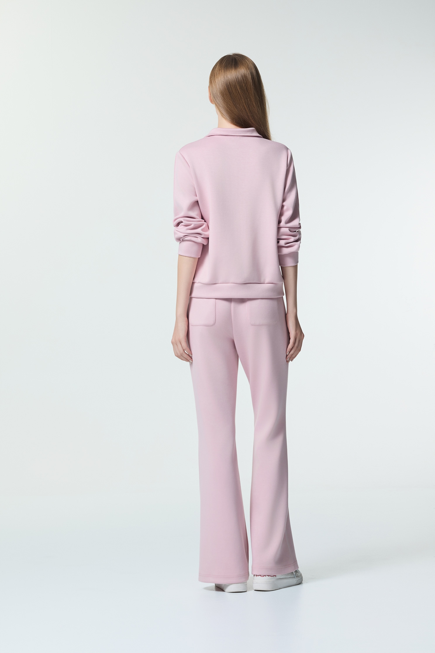 休閒風長袖上衣休閒風長袖上衣,上衣,刺繡,時髦成套搭配,秋冬穿搭,簡約穿搭