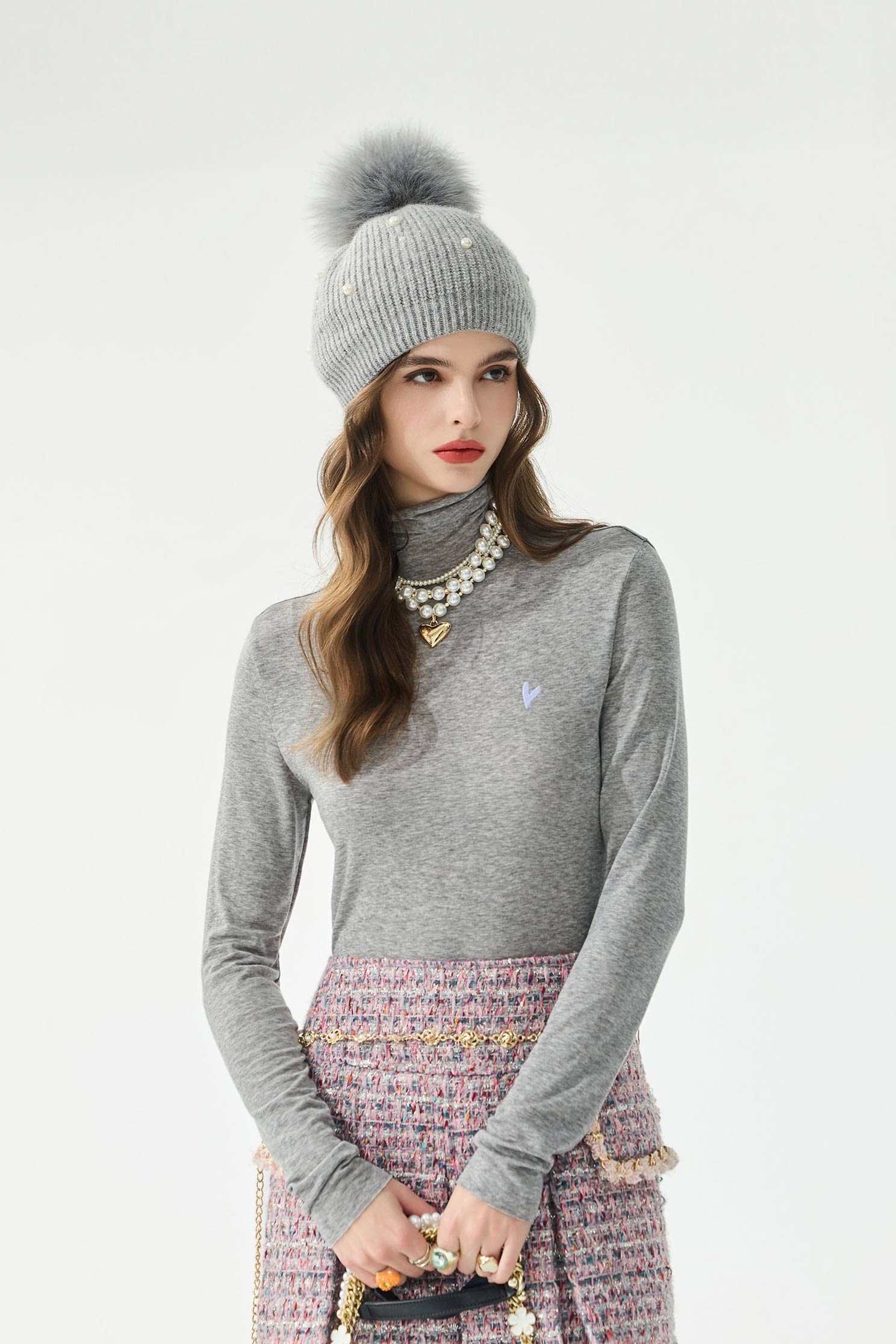 極簡天絲羊毛高領上衣極簡天絲羊毛高領上衣,上衣,刺繡,秋冬穿搭,簡約穿搭,高領上衣