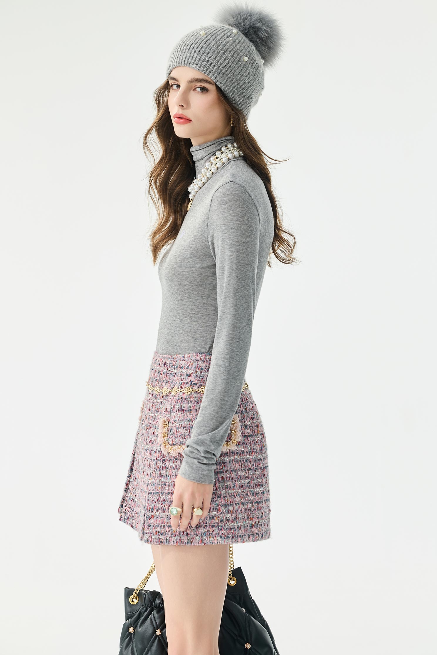 極簡天絲羊毛高領上衣極簡天絲羊毛高領上衣,上衣,刺繡,秋冬穿搭,簡約穿搭,高領上衣