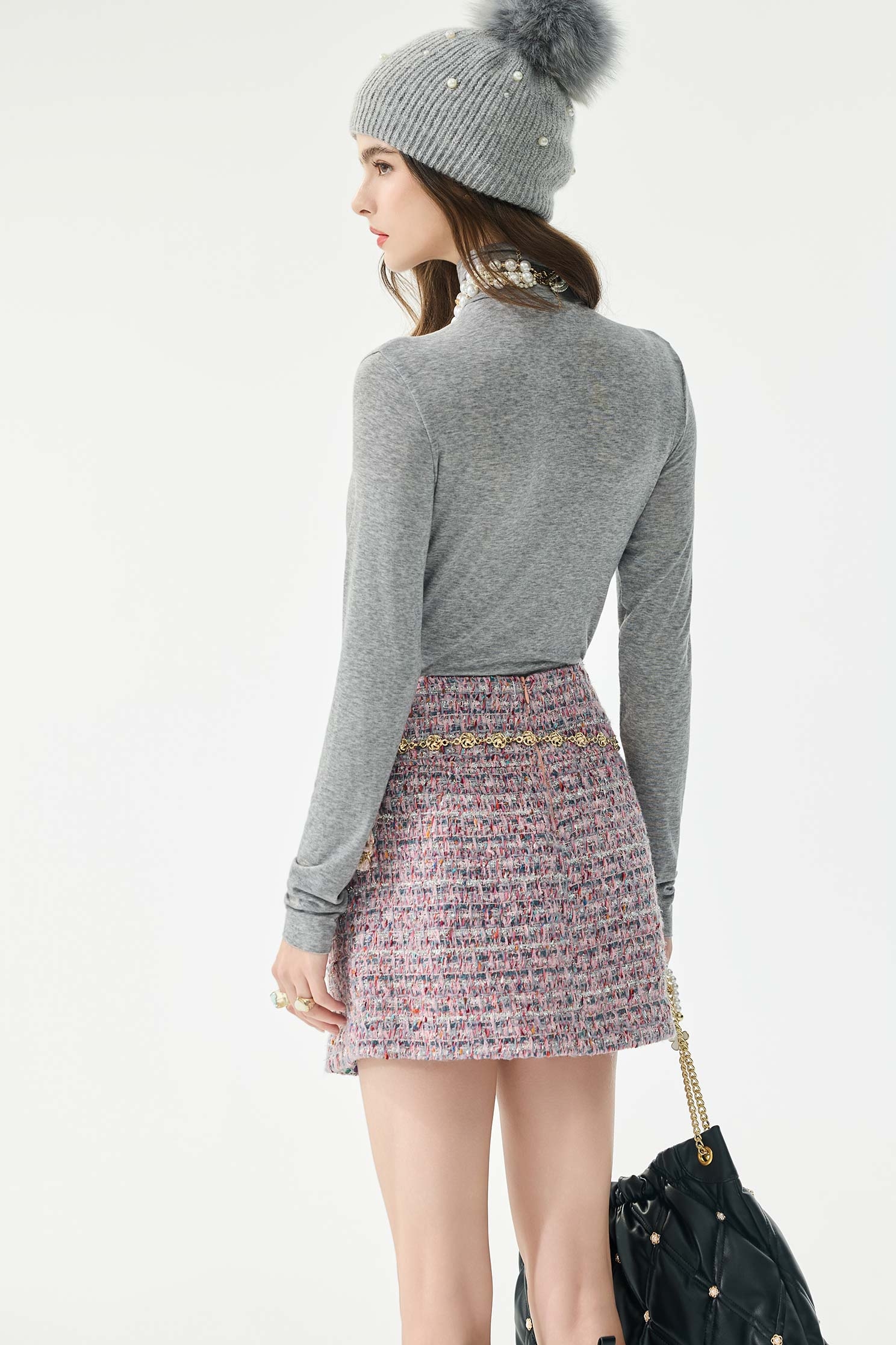 極簡天絲羊毛高領上衣極簡天絲羊毛高領上衣,上衣,刺繡,秋冬穿搭,簡約穿搭,高領上衣