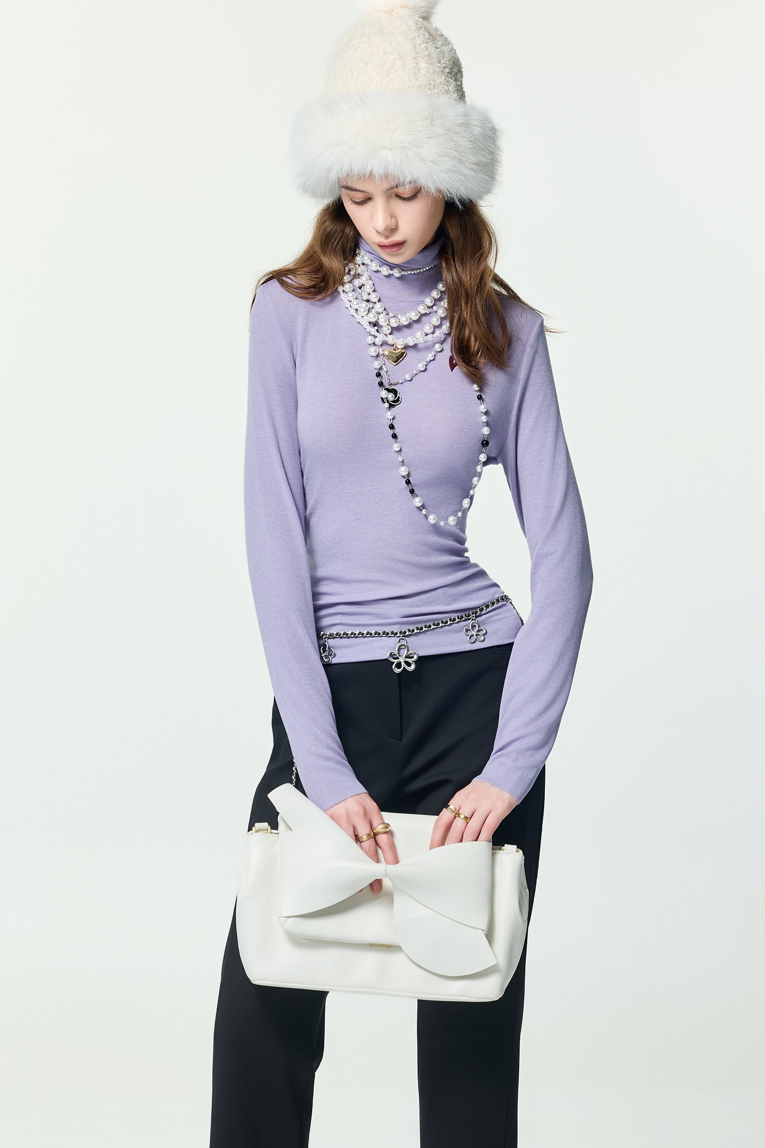 極簡天絲羊毛高領上衣極簡天絲羊毛高領上衣,上衣,刺繡,秋冬穿搭,簡約穿搭,高領上衣