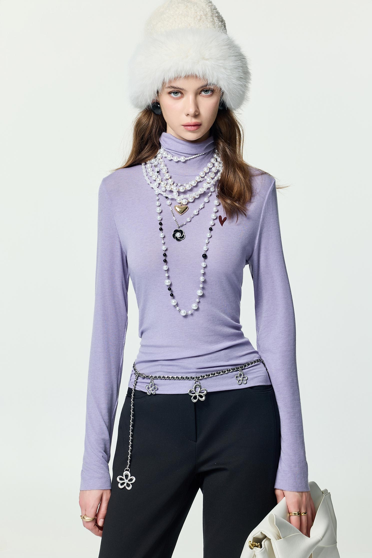 極簡天絲羊毛高領上衣極簡天絲羊毛高領上衣,上衣,刺繡,秋冬穿搭,簡約穿搭,高領上衣