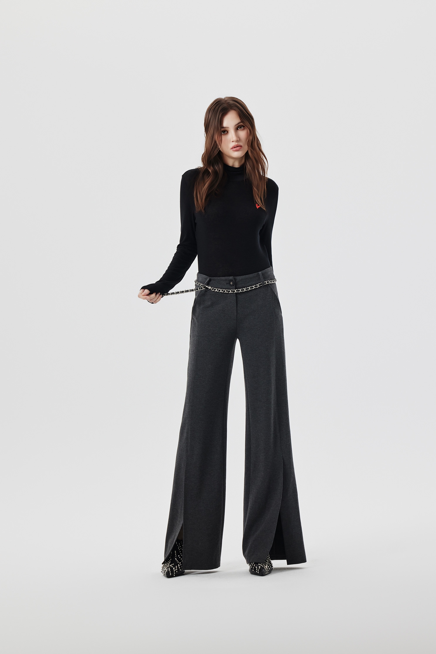 極簡天絲羊毛高領上衣極簡天絲羊毛高領上衣,上衣,刺繡,秋冬穿搭,簡約穿搭,高領上衣