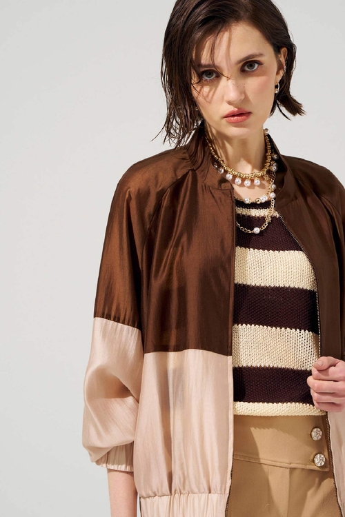 焦糖拼奶油色絲棉外套,防曬最多選擇