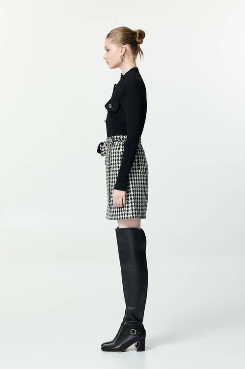 坑條修身花朵釦飾針織外罩,針織外套