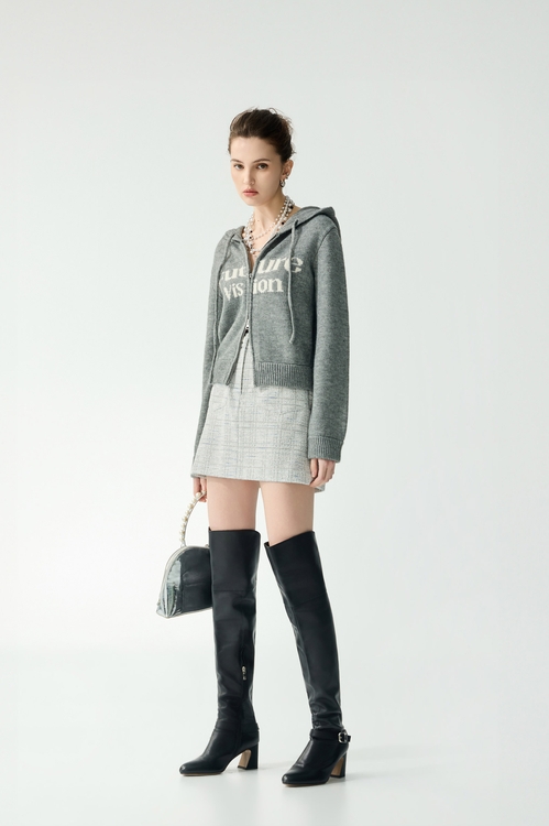 丁香灰花紗貼袋短裙,風衣