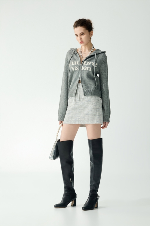 丁香灰花紗貼袋短裙,風衣