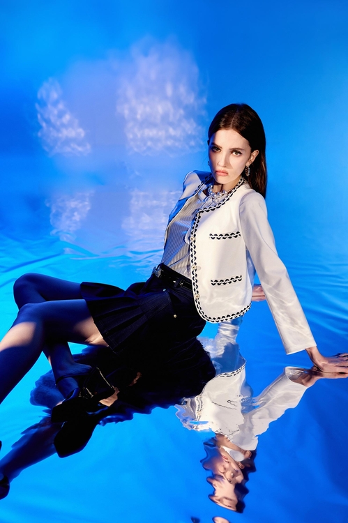 暮色藍摺飾短裙,褲裙