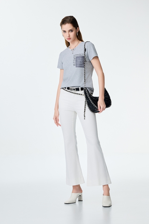 白色修身小喇叭牛仔褲,喇叭褲