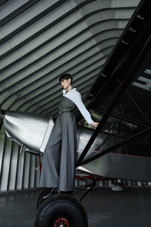 靜謐灰細條紋寬腿褲,皮帶,腰帶