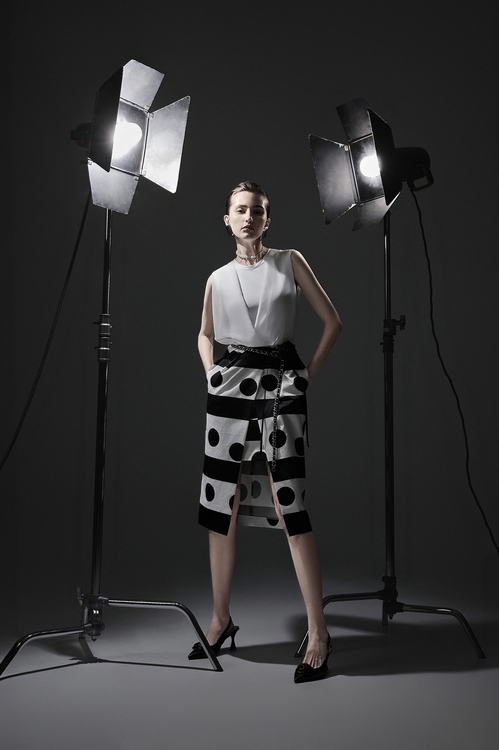 異材拼接黑白波點花苞洋裝,波點