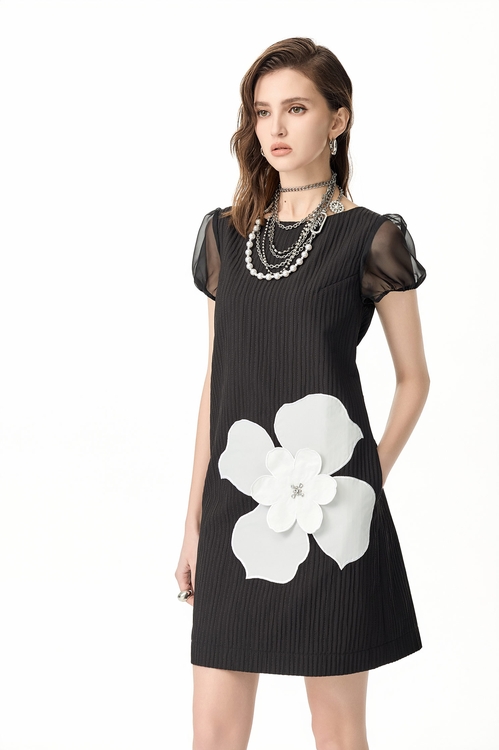立體白花貼布繡短洋裝,短袖洋裝
