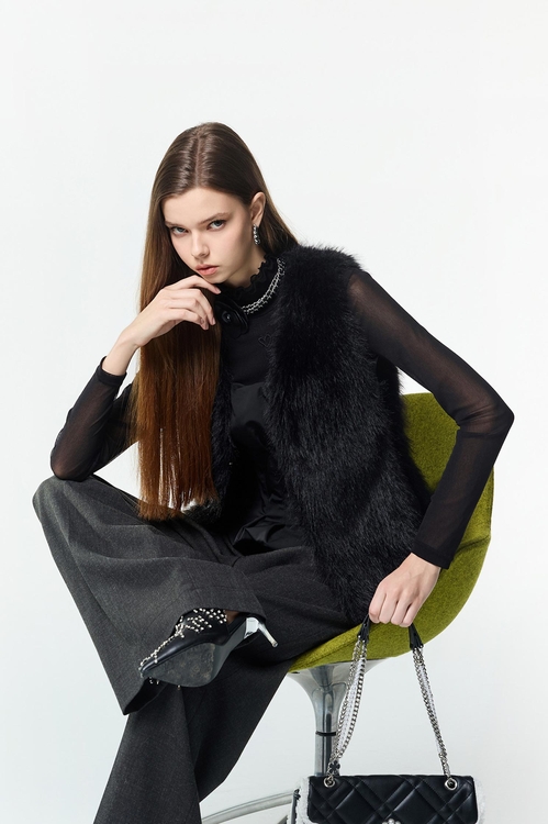 顯瘦黑仿皮草背心,V領背心