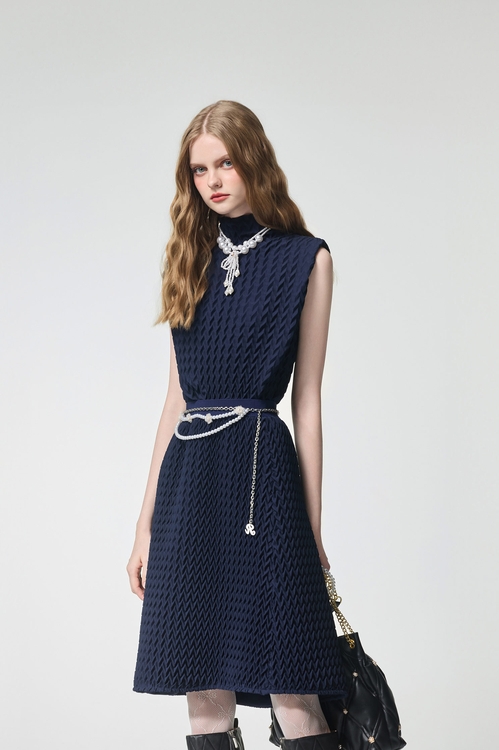 濃厚靛藍立體壓摺上衣,無袖背心