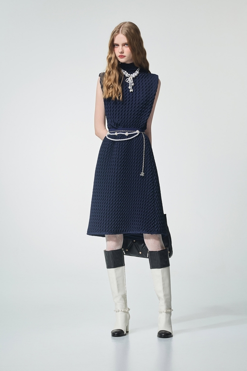 濃厚靛藍立體壓摺上衣,無袖背心