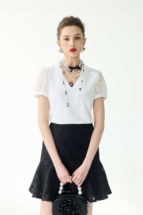 雪白v領崁亮片蕾絲拼接上衣,蕾絲