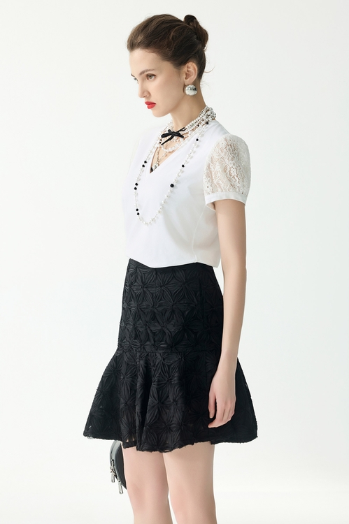雪白v領崁亮片蕾絲拼接上衣,蕾絲