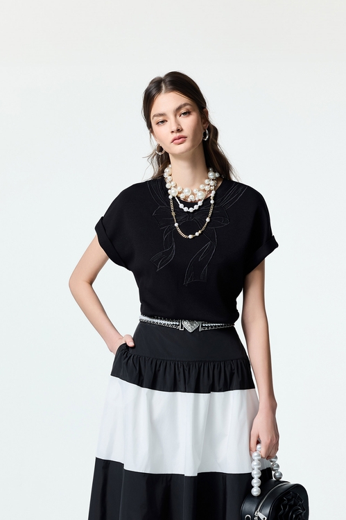 蝴蝶結立體繡花單品T恤,黑色背心,黑色上衣