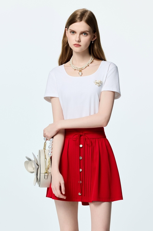 簍空洞造型背T恤上衣,約會特輯