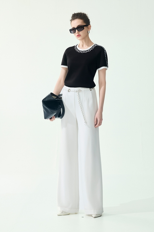 黑白撞色幾何繡花空氣布上衣,T-Shirt