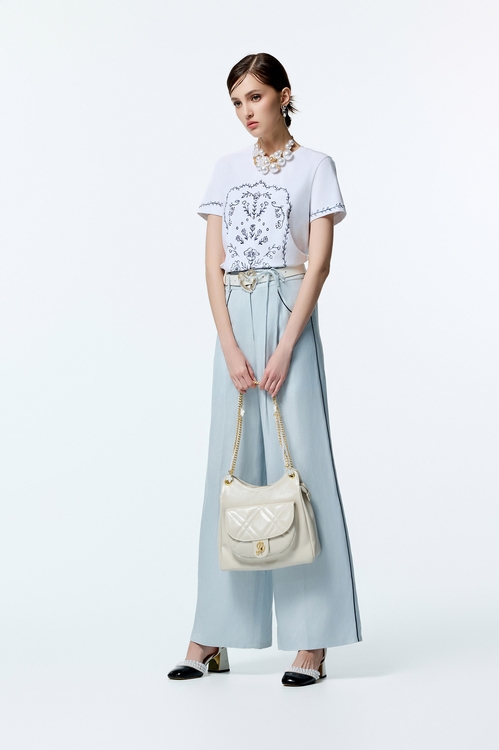 光學白復古壁花刺繡Ｔ恤上衣,T-Shirt