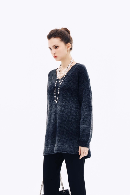 安靜灰漸層針織上衣,V領上衣