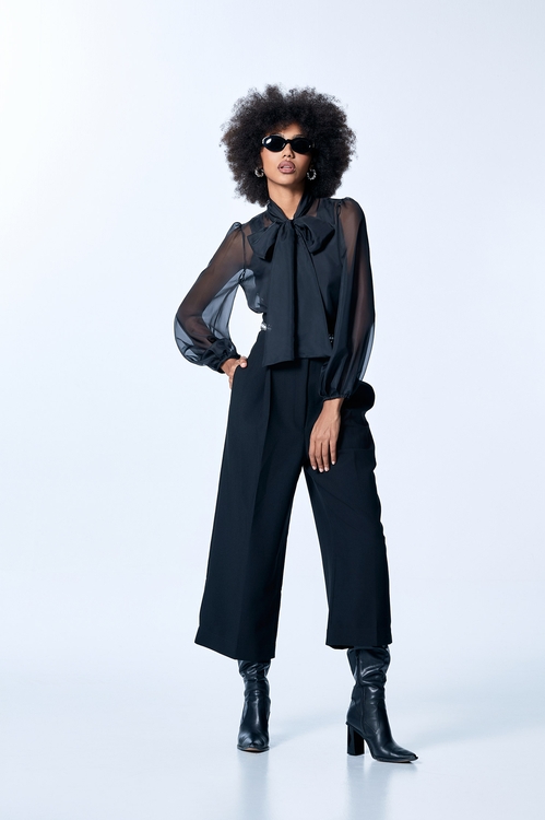 極致黑類烏干高領綁帶上衣,透膚上衣