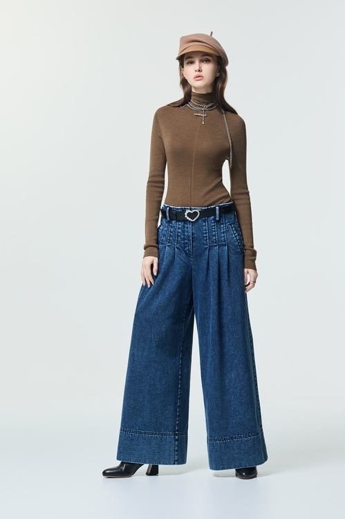 焦糖色一體成型針織上衣,針織上衣