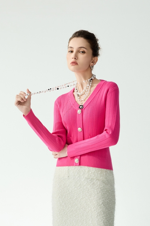 金屬飾釦V領坑條針織單品,,金屬飾釦V領坑條針織單品,春夏穿搭,時髦成套搭配,約會特輯,網紗,荷葉,輕奢度假,輕奢渡假,長裙,一般外套,外套,小香風,小香風外套,春夏穿搭,時髦成套搭配,花花世界,一般洋裝,春夏穿搭,洋裝特輯,荷葉,輕奢度假,輕奢渡假,長洋裝,V領上衣,一般背心,一般背心馬甲,上衣,春夏穿搭,時髦成套搭配,約會特輯,花花世界,荷葉,雪紡,T恤,V領上衣,上衣,春夏穿搭,珍珠,約會特輯,花花世界,外套,春夏穿搭,珍珠,約會特輯,花花世界,輕奢度假,輕奢渡假,針織,針織外套,小香風,春夏穿搭,時髦成套搭配,短裙,一般洋裝,小禮服,春夏穿搭,洋裝特輯,荷葉,蕾絲,蕾絲洋裝,一般背心,一般背心馬甲,上衣,春夏穿搭,時髦成套搭配,約會特輯,網紗,背心,荷葉,輕奢度假,輕奢渡假,春夏穿搭,時髦成套搭配,約會特輯,花花世界,荷葉,長裙,雪紡,雪紡裙,V領背心,一般背心,一般背心馬甲,春夏穿搭,珍珠,背心,輕奢度假,輕奢渡假,針織,針織背心,上衣,春夏穿搭,約會特輯,花花世界,針織,針織上衣,針織衫,上班OL穿搭,上衣,春夏穿搭,約會特輯,針織,針織上衣,針織衫,上衣,人氣商品,春夏穿搭,珍珠,約會特輯,花花世界,春夏穿搭,約會特輯,針織,針織衫