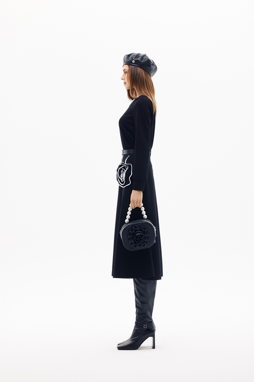 珍珠蝴蝶結縫飾單品上衣,人氣商品