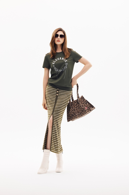 優雅單字刺繡上衣,T-Shirt