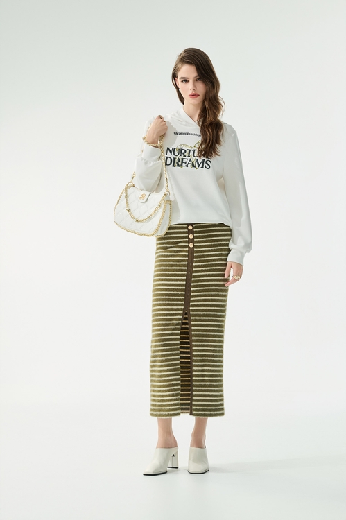 綴梅花鹿刺繡連帽上衣,,綴梅花鹿刺繡連帽上衣,上班OL穿搭,丹寧,喇叭褲,春夏穿搭,牛仔褲,白色褲子,褲子,上班OL穿搭,上衣,人氣商品,春夏穿搭,珍珠,襯衫,T恤,上衣,春夏穿搭,約會特輯,純棉,輕奢度假,輕奢渡假,上衣,春夏穿搭,白色上衣,雪紡,人氣商品,春夏穿搭,條紋,約會特輯,長裙,V領上衣,上班OL穿搭,上衣,春夏穿搭,約會特輯,荷葉,蕾絲,蕾絲上衣,V領上衣,上班OL穿搭,上衣,春夏穿搭,蝴蝶結,襯衫,上班OL穿搭,上衣,刺繡,春夏穿搭,白色上衣,襯衫,上班OL穿搭,上衣,小香風,春夏穿搭,白色上衣,蝴蝶結,針織,針織衫,V領上衣,上衣,春夏穿搭,約會特輯,花花世界,輕奢度假,輕奢渡假,針織,針織上衣,針織衫,T-Shirt,T恤,上衣,春夏穿搭,約會特輯,花花世界,春夏穿搭,時髦成套搭配,約會特輯,花花世界,長裙,T恤,V領上衣,上衣,春夏穿搭,珍珠,約會特輯,花花世界,一般背心,一般背心馬甲,上衣,刺繡,春夏穿搭,時髦成套搭配,無袖背心,約會特輯,背心,花花世界,輕奢度假,輕奢渡假,上衣,刺繡,春夏穿搭,白色上衣