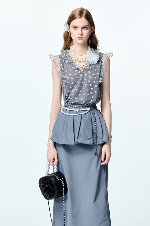 銀色愛心光澤感上衣,V領背心