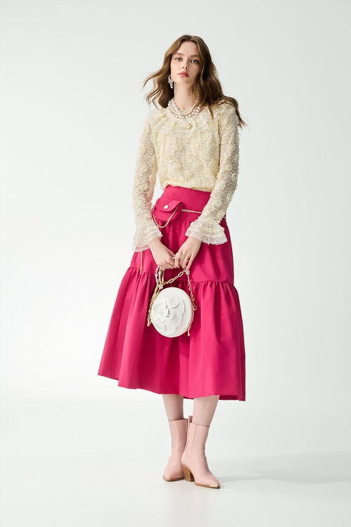 奶油色蕾絲立體花上衣,蕾絲上衣