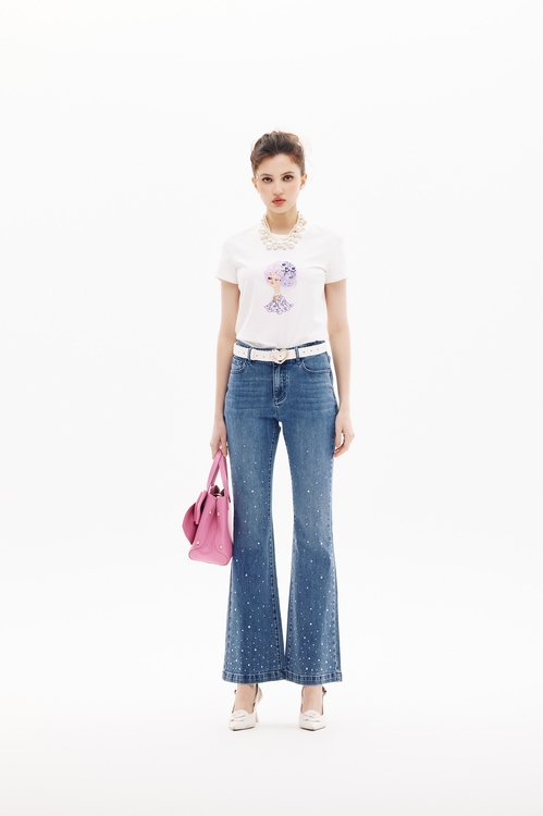 戴英式禮帽美女Ｔ恤上衣,簡約穿搭