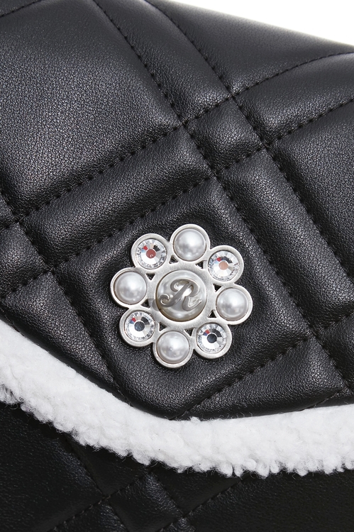 經典菱格毛邊多用側背包,,經典菱格毛邊多用側背包,春夏穿搭,珍珠,項鍊,春夏穿搭,項鍊,春夏穿搭,項鍊,春夏穿搭,珍珠,側背包,春夏穿搭,珍珠,皮革