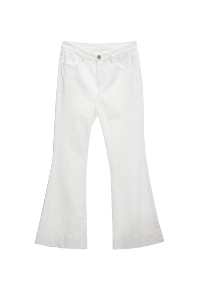 白色修身小喇叭牛仔褲