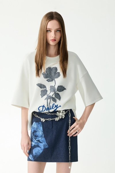 花卉貼布刺繡Ｔ恤上衣