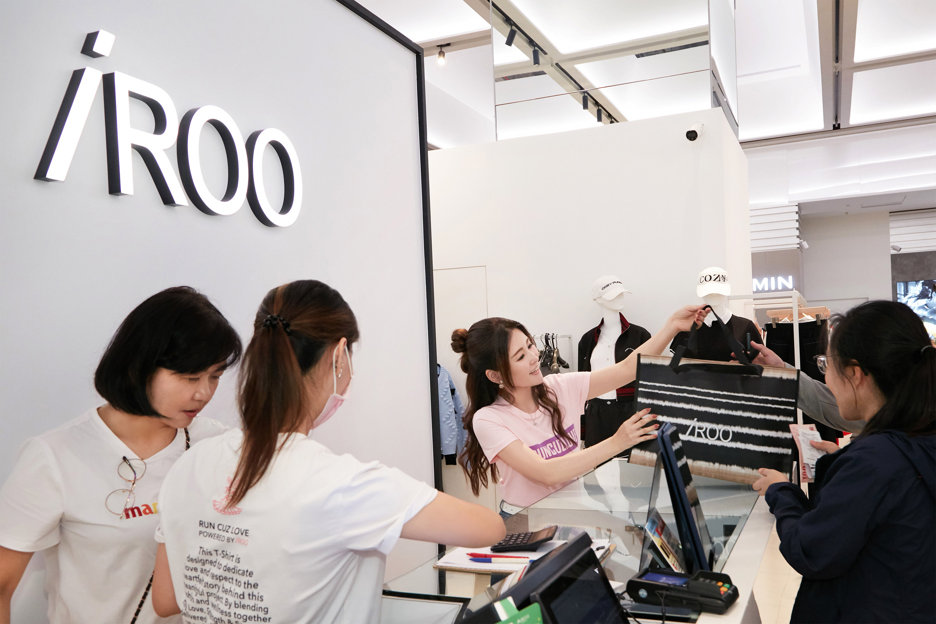 新店裕隆城百貨櫃位麻衣擔任一日店長